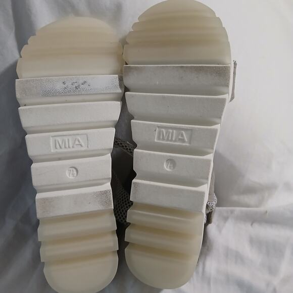 MIA w7.5 Grey Wedge adjustable ankle strap White tread nearly unworn - Picture 9 of 11